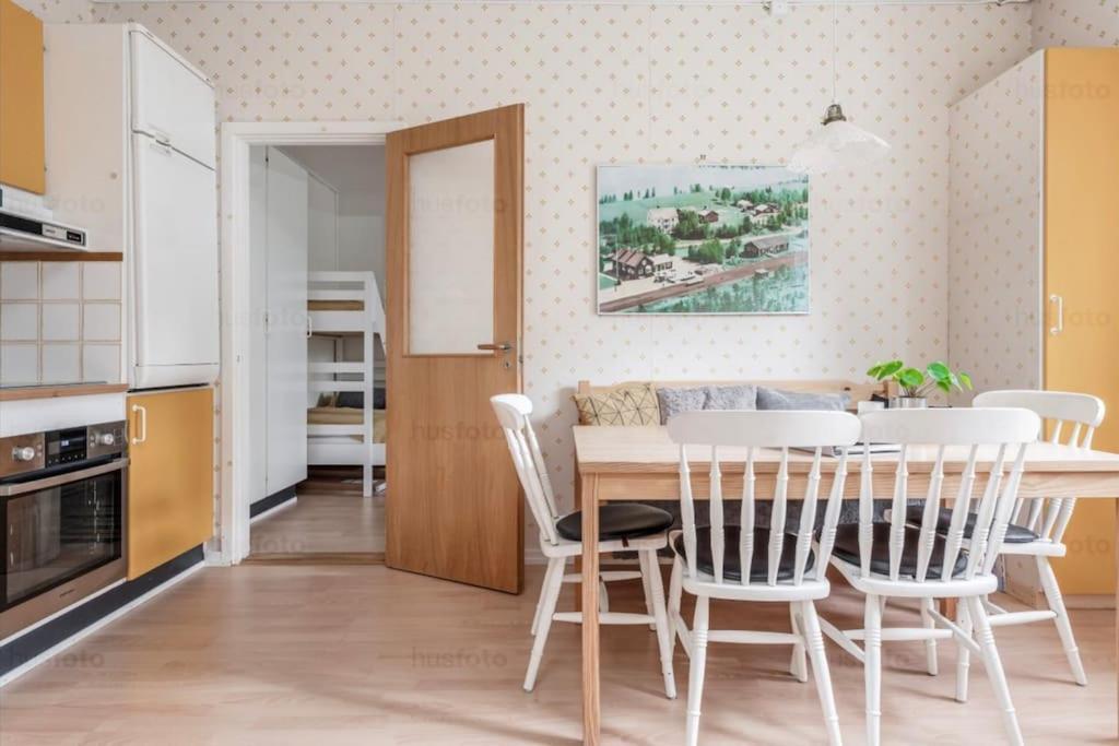 Fjaellnaera Stuga Med Laengdspar & Sjoe I Naerheten Vemhån Exterior foto